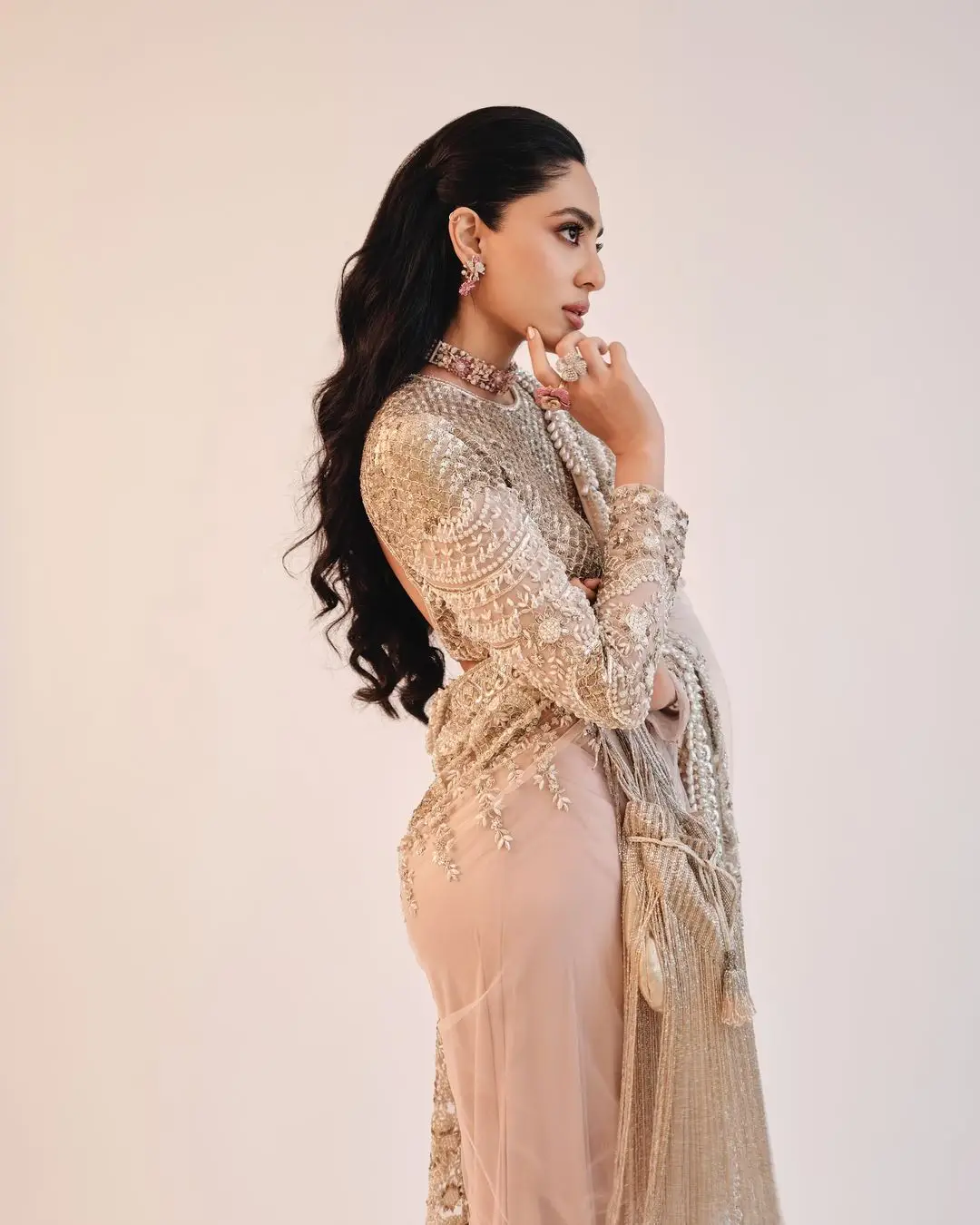 Sobhita Dhulipala Wearing Beautiful Earrings Jewellery Pink Saree Blouse